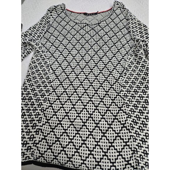 Black & White Patterned Sweater sz Large  By ZOZO - Picture 4 of 6